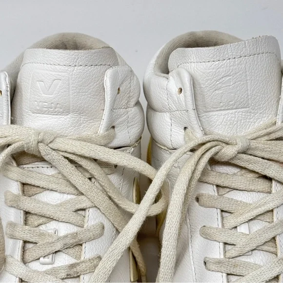 Veja MINOTAUR X BERLIN WHITE PIERRE - Women’s Size 10